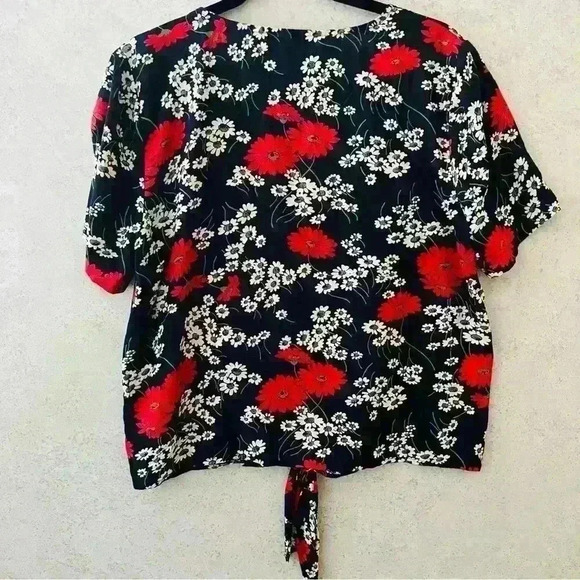 MADEWELL HILLSIDE DAISES WOMENS TIE FRONT TOP  DEEP INDIGO. V NECK, SHORT SLEEVE - Picture 7 of 9